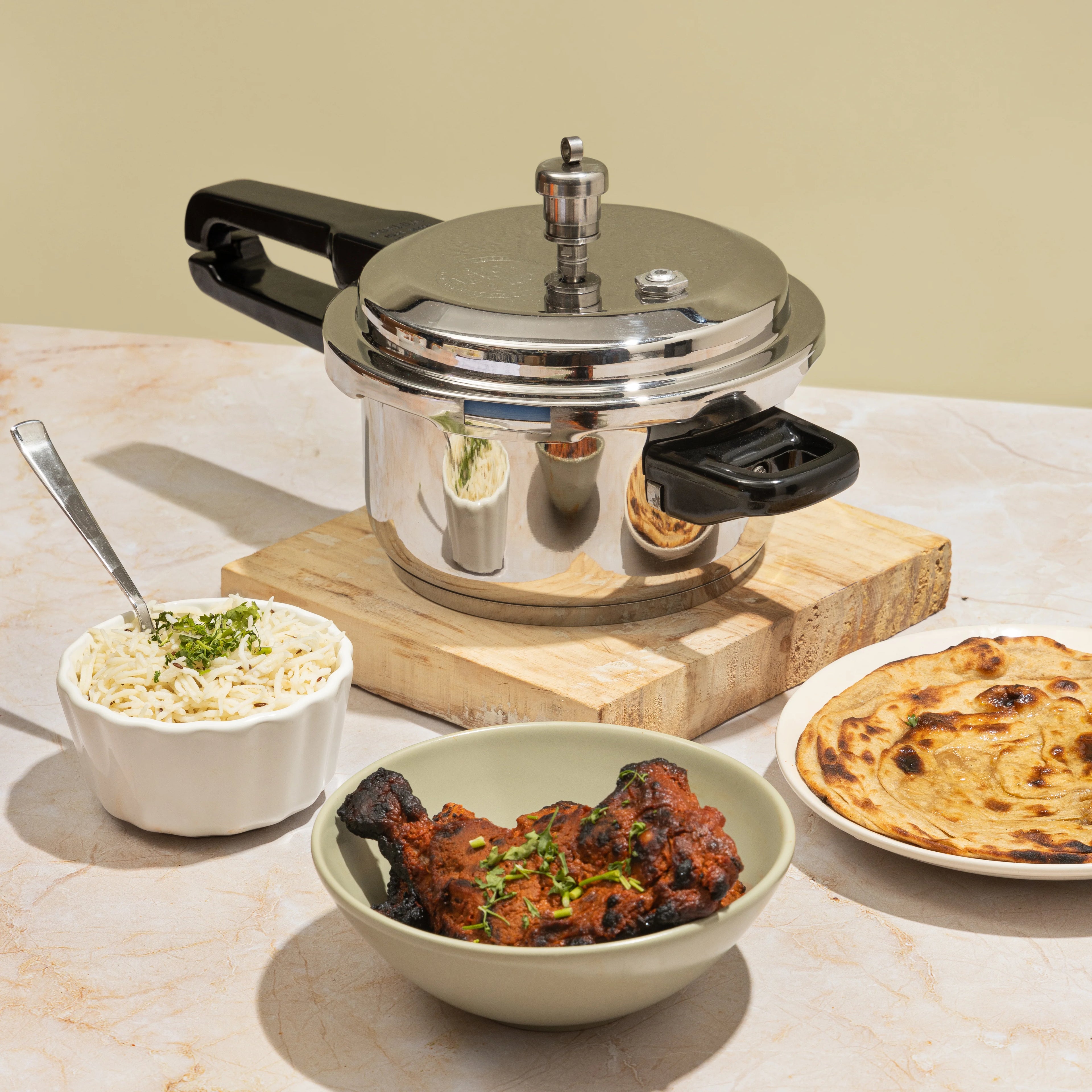 Vinod 18/8 Stainless Steel Pressure Cooker Outer Lid | Unique Sandwich Bottom Cooker | Induction and Gas Base | ISI and CE certified | 2 Years Warranty